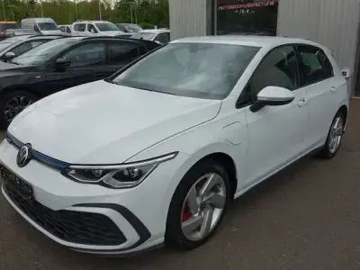 Używany VW Golf VIII GTE 245 KM (180 kW) 2021 Biały Sedan/Limuzyna