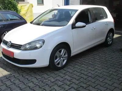 Gebraucht VW Golf VI Comfortline 80 PS (58 kW) 2009 Candyweiß Kleinwagen