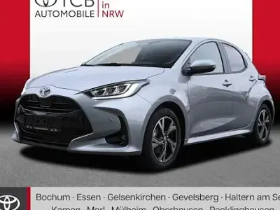 Neu Toyota Yaris Hybrid 116 PS (85 kW) 2025 Silber Limousine