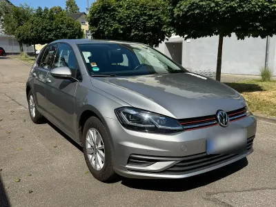 Gebraucht VW Golf VII Trendline 110 PS (80 kW) 2018 Grau Kleinwagen