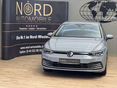 Gebraucht VW Golf VIII Life 131 PS (96 kW) 2023 Mondsteingrau Limousine