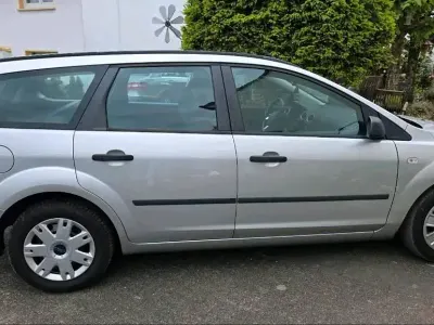 Gebraucht Ford Focus 105 PS (77 kW) 2007 Grau Kombi