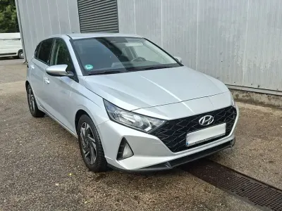 Gebraucht Hyundai i20 101 PS (74 kW) 2022 Grau Kleinwagen