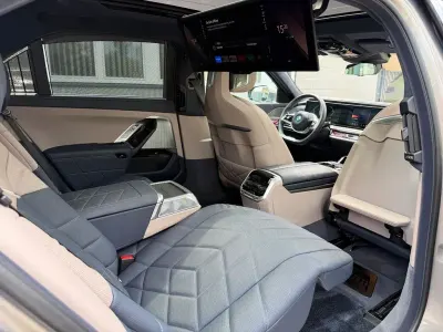 Gebraucht BMW 750e 489 PS (359 kW) 2025 Grau Limousine