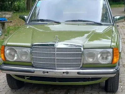 Gebraucht Mercedes 200 109 PS (80 kW) 1981 Grün Limousine