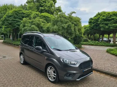 Gebraucht Ford Tourneo 101 PS (74 kW) 2018 Braun Van / Kleinbus