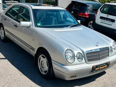Brugt Mercedes E200 136 HK (100 kW) 1997 Sølv Sedan