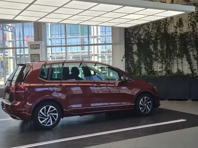 Gebraucht VW Golf Sportsvan Comfortline 150 PS (110 kW) 2018 Rot Van / Kleinbus
