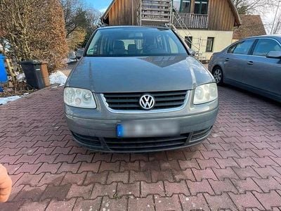 Grau Gebraucht 2006 VW Touran Van / Kleinbus | 2.400 € (Etwas zu teuer)