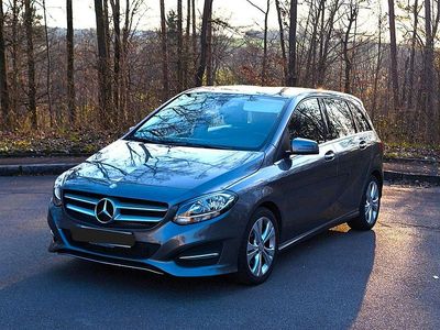 Gebraucht Mercedes B180 122 PS (89 kW) 2015 Grau Van / Kleinbus
