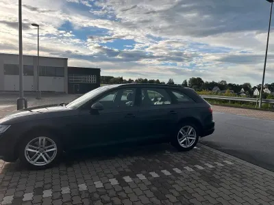 Gebraucht Audi A4 150 PS (110 kW) 2019 Schwarz Kombi
