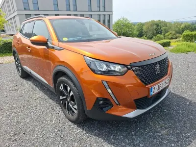 Gebraucht Peugeot 2008 Allure 131 PS (96 kW) 2021 Lackierung orange fusion/typ a SUV