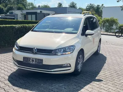 Gebraucht VW Touran 150 PS (110 kW) 2023 Beige Van / Kleinbus