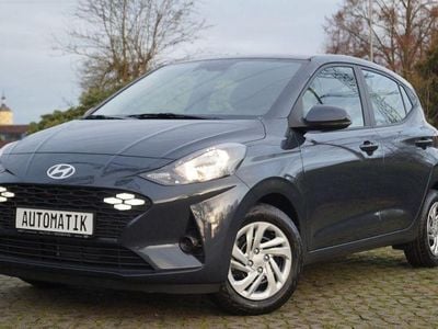 Neu Hyundai i10 63 PS (46 kW) 2025 Grau Kleinwagen