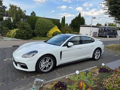 Second-hand Porsche Panamera 4 Executive 330 CP (242 kW) 2017 Alb Berlinǎ