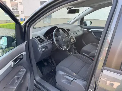 Gebraucht VW Touran 140 PS (102 kW) 2014 Grau Van / Kleinbus