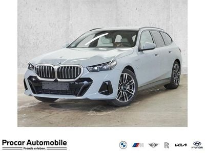 Gebraucht BMW 550e M Sport 489 PS (359 kW) 2025 Grau Kombi