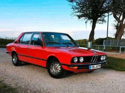 Gebraucht BMW 520 122 PS (89 kW) 1979 Rot Limousine