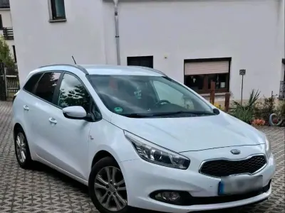 Gebraucht Kia Ceed 135 PS (99 kW) 2012 Weiß Kleinwagen