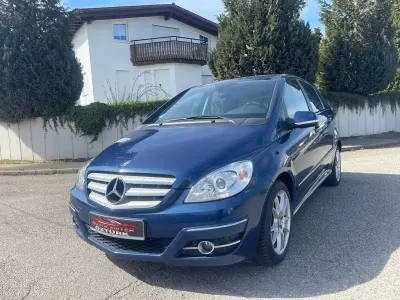 Gebraucht Mercedes B180 116 PS (85 kW) 2009 Blau Van / Kleinbus