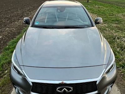 Infiniti Q30