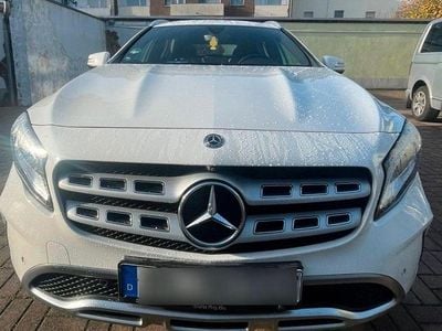 Usata Mercedes GLA200 156 CV (114 kW) 2019 Bianco SUV