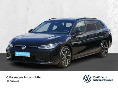 Gebraucht VW Passat R-line 150 PS (110 kW) 2024 Grenadillschwarz metallic Kombi