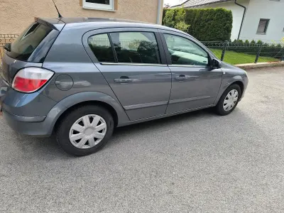 Używany Opel Astra 105 KM (77 kW) 2005 Szary Kombi