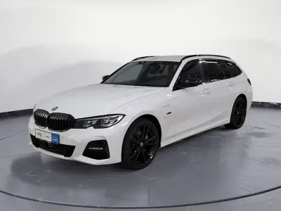 Gebraucht BMW 320e M Sport 204 PS (150 kW) 2022 Alpinweiß uni Kombi