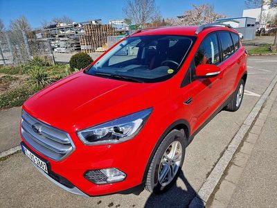 Gebraucht Ford Kuga Titanium 150 PS (110 kW) 2019 Rot SUV
