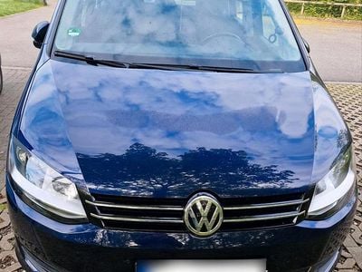 Second-hand VW Sharan 150 CP (110 kW) 2022 Albastru Monovolum