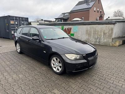 Gebraucht BMW 320 163 PS (119 kW) 2007 Schwarz Kombi