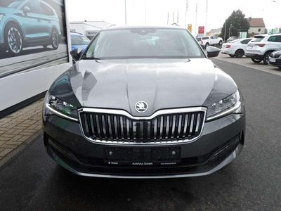 Gebraucht Skoda Superb 150 PS (110 kW) 2022 Graphitegraumetallic Kombi