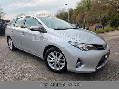 Gebraucht Toyota Auris 90 PS (66 kW) 2014 Silber Limousine