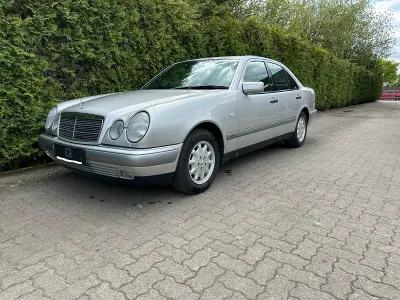 Brugt Mercedes E230 150 HK (110 kW) 1997 Sølv Sedan