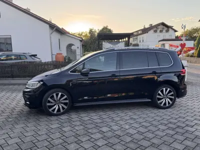 Gebraucht VW Touran Highline 150 PS (110 kW) 2023 Schwarz Van / Kleinbus