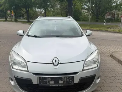 Używany Renault Mégane GrandTour 106 KM (77 kW) 2012 Srebrny Kombi