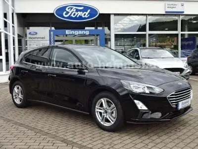 Gebraucht Ford Focus Cool & Connect 125 PS (91 kW) 2021 Schwarz metallic Limousine