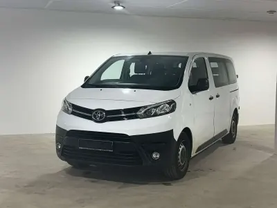 Gebraucht Toyota Proace Comfort 144 PS (105 kW) 2023 Icy white Van / Kleinbus