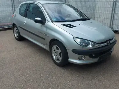 Gebraucht Peugeot 206 Quiksilver 109 PS (80 kW) 2002 Silber Limousine