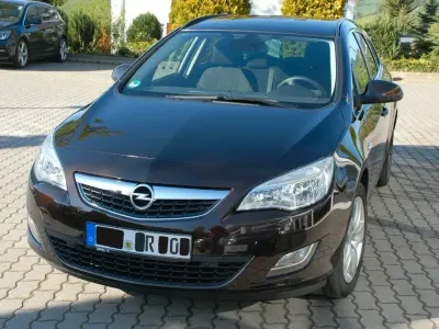 Gebraucht Opel Astra Design Edition 125 PS (91 kW) 2011 Braun Kombi