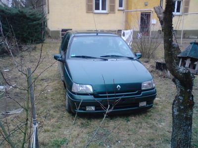 Grün metallic Gebraucht 1994 Renault Clio Kleinwagen | 250 €