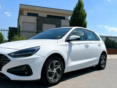 Gebraucht Hyundai i30 Trend 116 PS (85 kW) 2021 Weiß Limousine