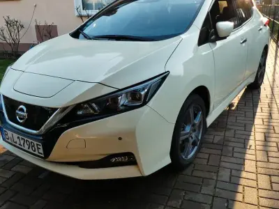 Gebraucht Nissan Leaf N-Connecta 110 kW (150 PS) 2022 Grau Kleinwagen