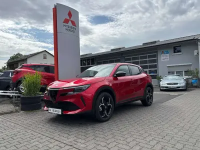 Neu Alfa Romeo Junior 145 PS (106 kW) 2026 Rosso brera SUV