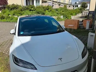 Gebraucht Tesla Model 3 RWD 188 kW (256 PS) 2024 Weiß Limousine