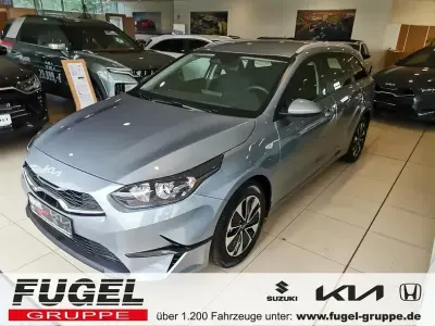 Neu Kia Ceed Sportswagon 140 PS (102 kW) 2025 Css lunarsilbermet. Kombi