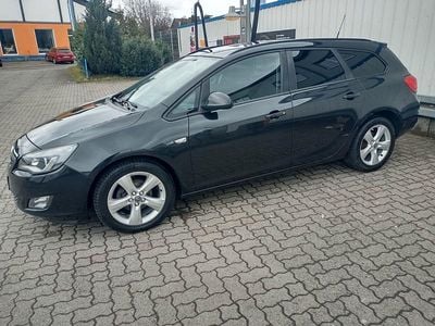 Gebraucht Opel Astra Edition 140 PS (102 kW) 2011 Schwarz Kombi