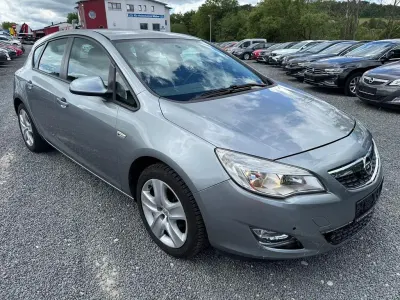 Gebraucht Opel Astra Edition 116 PS (85 kW) 2010 Silber Limousine