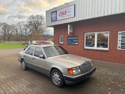 Grau Gebraucht 1993 Mercedes E300 Limousine | 9.799 €